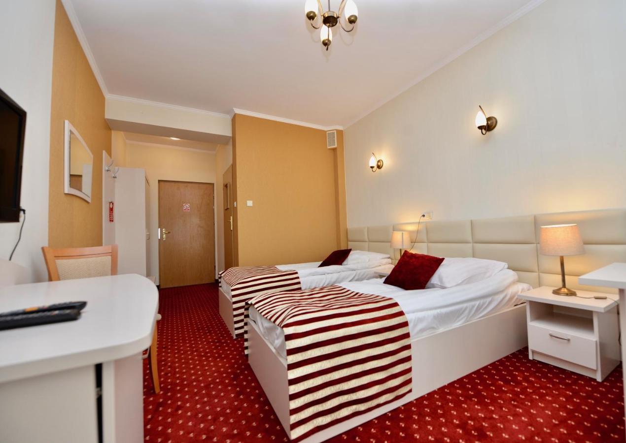 Hotel Lord Debica Exterior foto